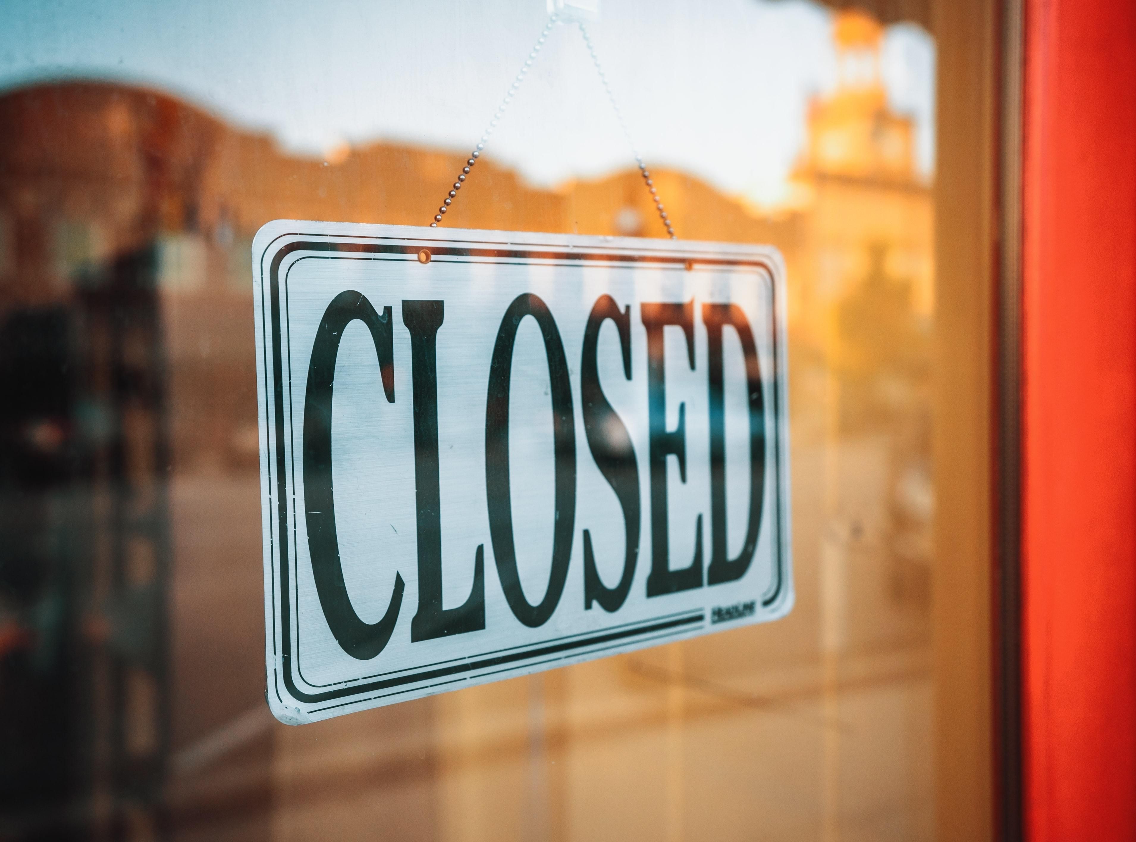На грани закрытия: переживет ли бизнес локдаун на праздники