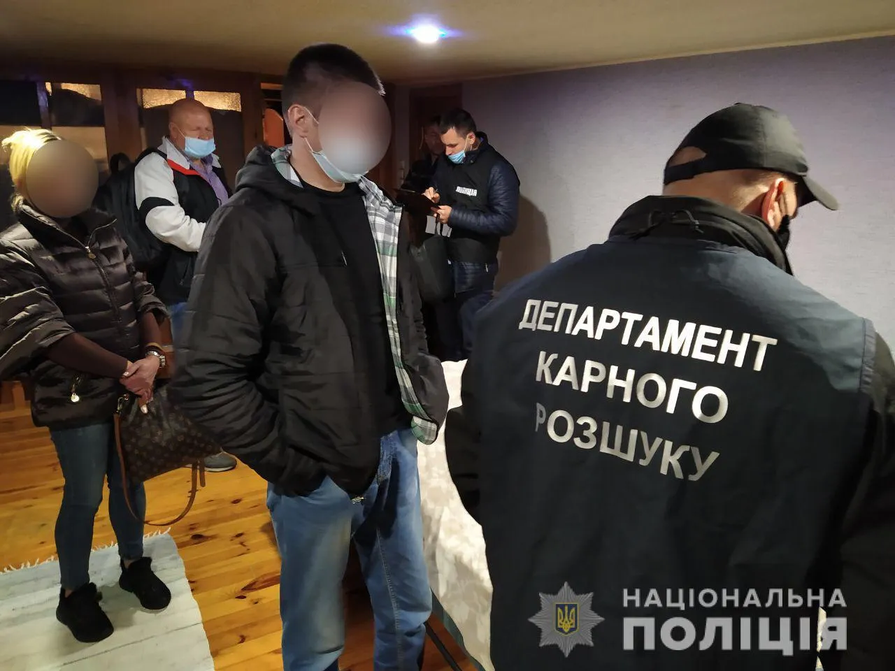 Афера на 11 мільйонів: у Львові злочинці підробляли документи і продавали квартири Афера на 11 мільйонів: у Львові злочинці підробляли документи і продавали квартири