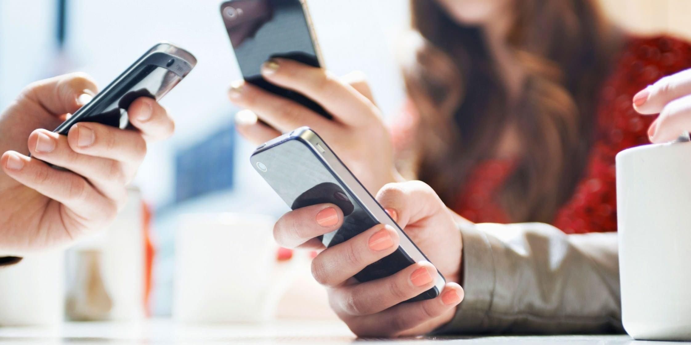 Діти і смартфони: чи варто в школах заборонити використання телефонів Діти і смартфони: чи варто в школах заборонити використання телефонів