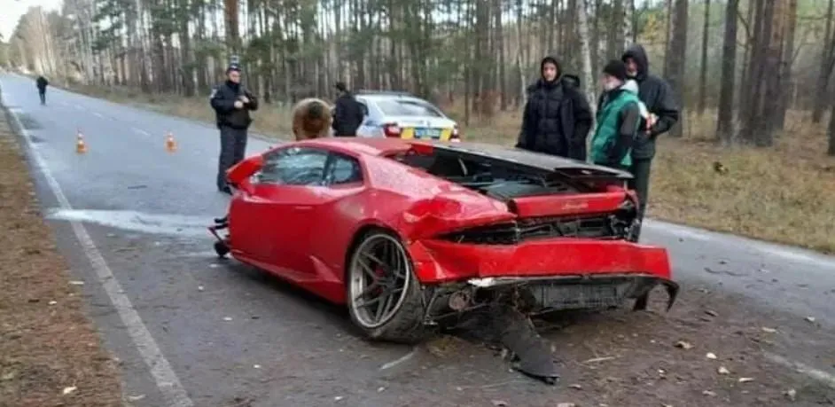 Від суперкару майже нічого не залишилось /Фото Perepichka News Від суперкару майже нічого не залишилось /Фото Perepichka News