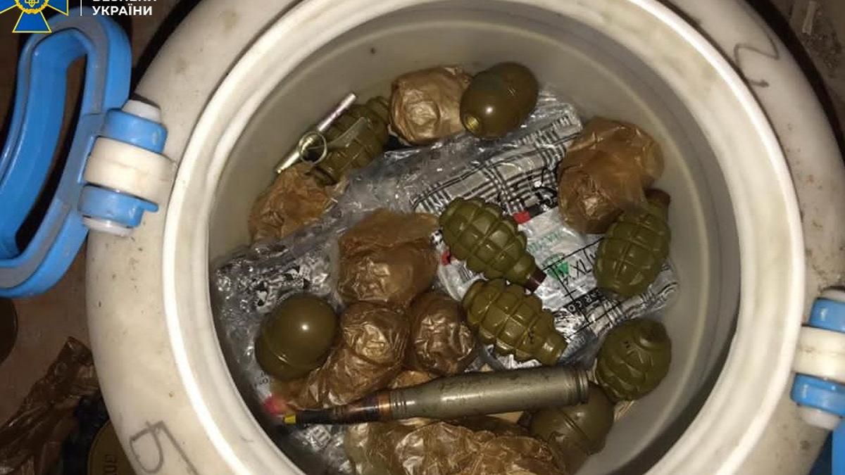 В Киеве в аграрной академии нашли оружие и взрывчатку В Киеве в аграрной академии нашли оружие и взрывчатку