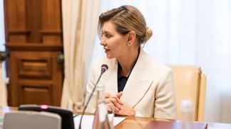 У вишуканому костюмі: Олена Зеленська вразила вбранням на діловій зустрічі – фото