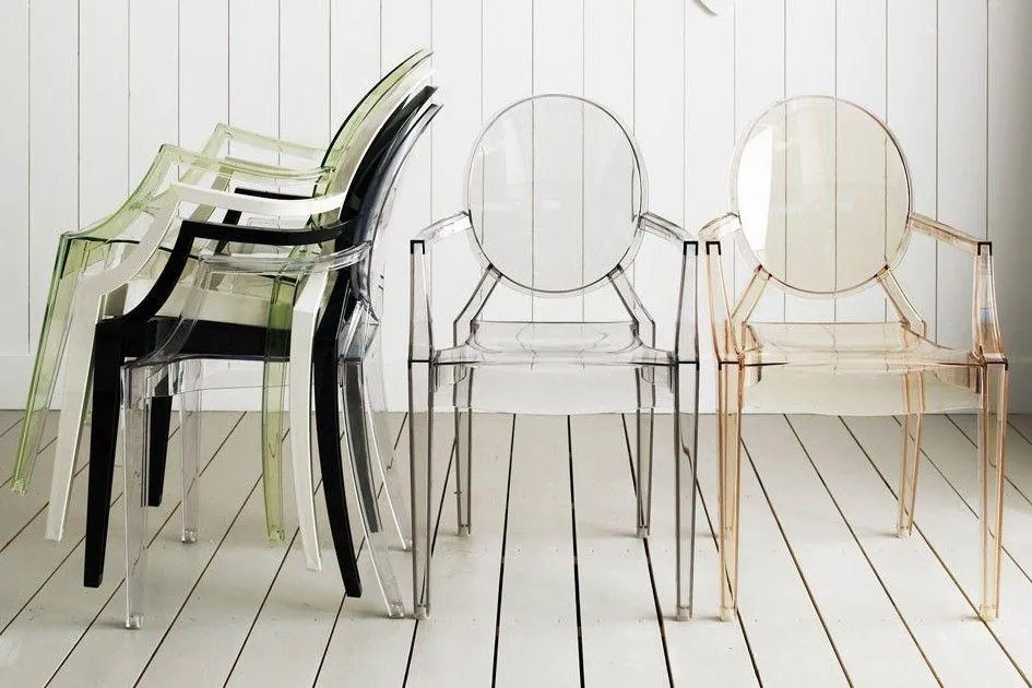 Прозрачные стулья пользуются бешеной популярностью Прозрачные стулья пользуются бешеной популярностью