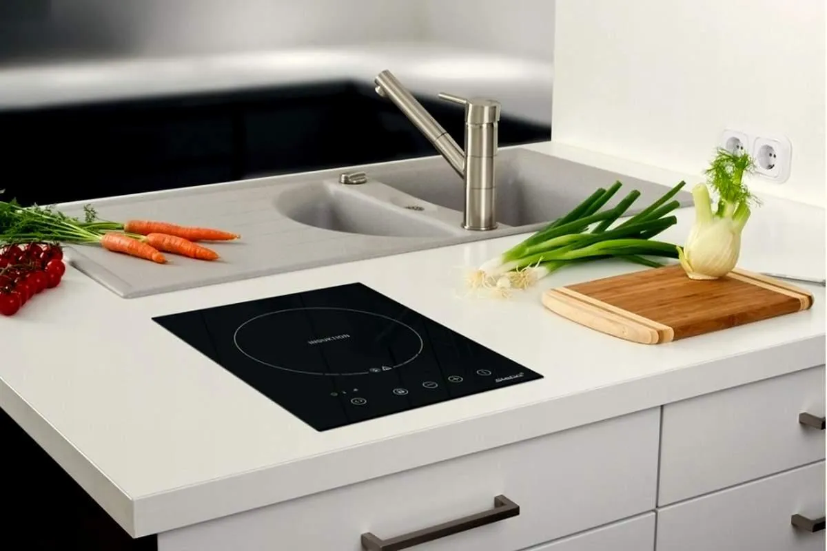 По индукционной поверхностью легко ухаживать По индукционной поверхностью легко ухаживать