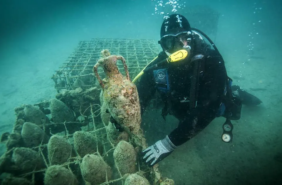 Компанія пропонує гостям екскурсії до підводної виноробні/ Фото Фейсбук Edivo Vina Компанія пропонує гостям екскурсії до підводної виноробні/ Фото Фейсбук Edivo Vina