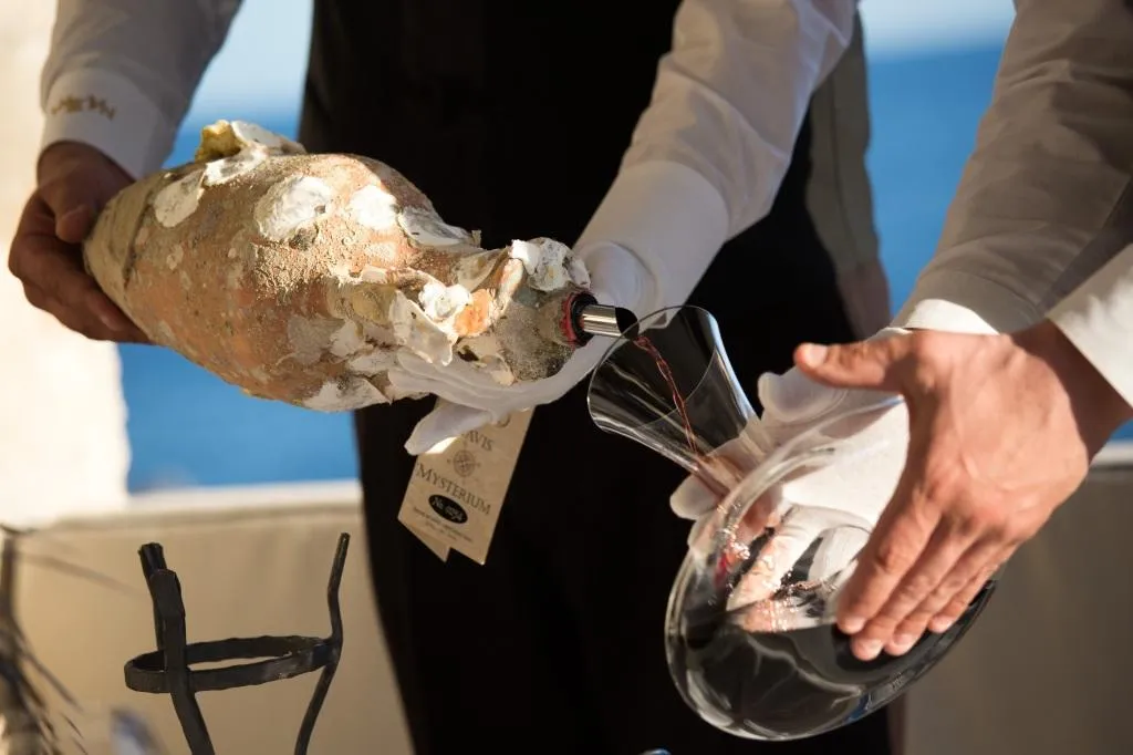 У Edivo Wine Bar можна купити цілу пляшку або ж продегустувати унікальне вино / Фото edivovina У Edivo Wine Bar можна купити цілу пляшку або ж продегустувати унікальне вино / Фото edivovina