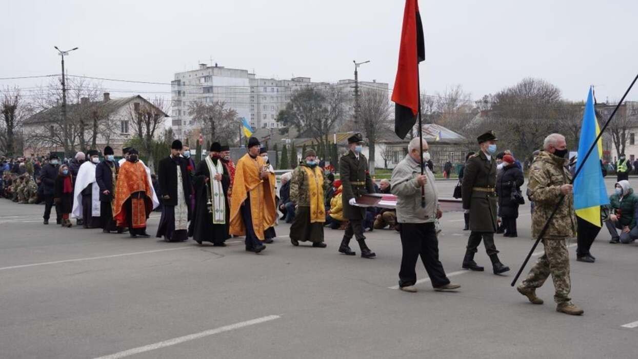 В Фастове попрощались с погибшим возле Авдеевки Минкиным: фото