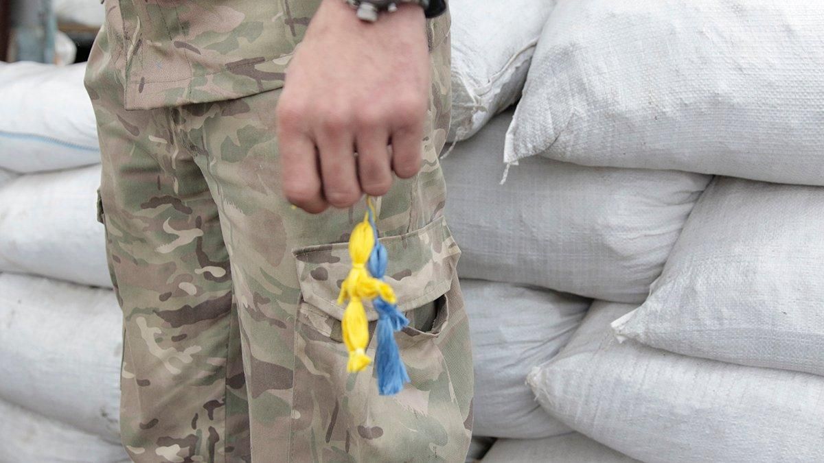 На Донбассе украинский военный избил и поджег сослуживца
