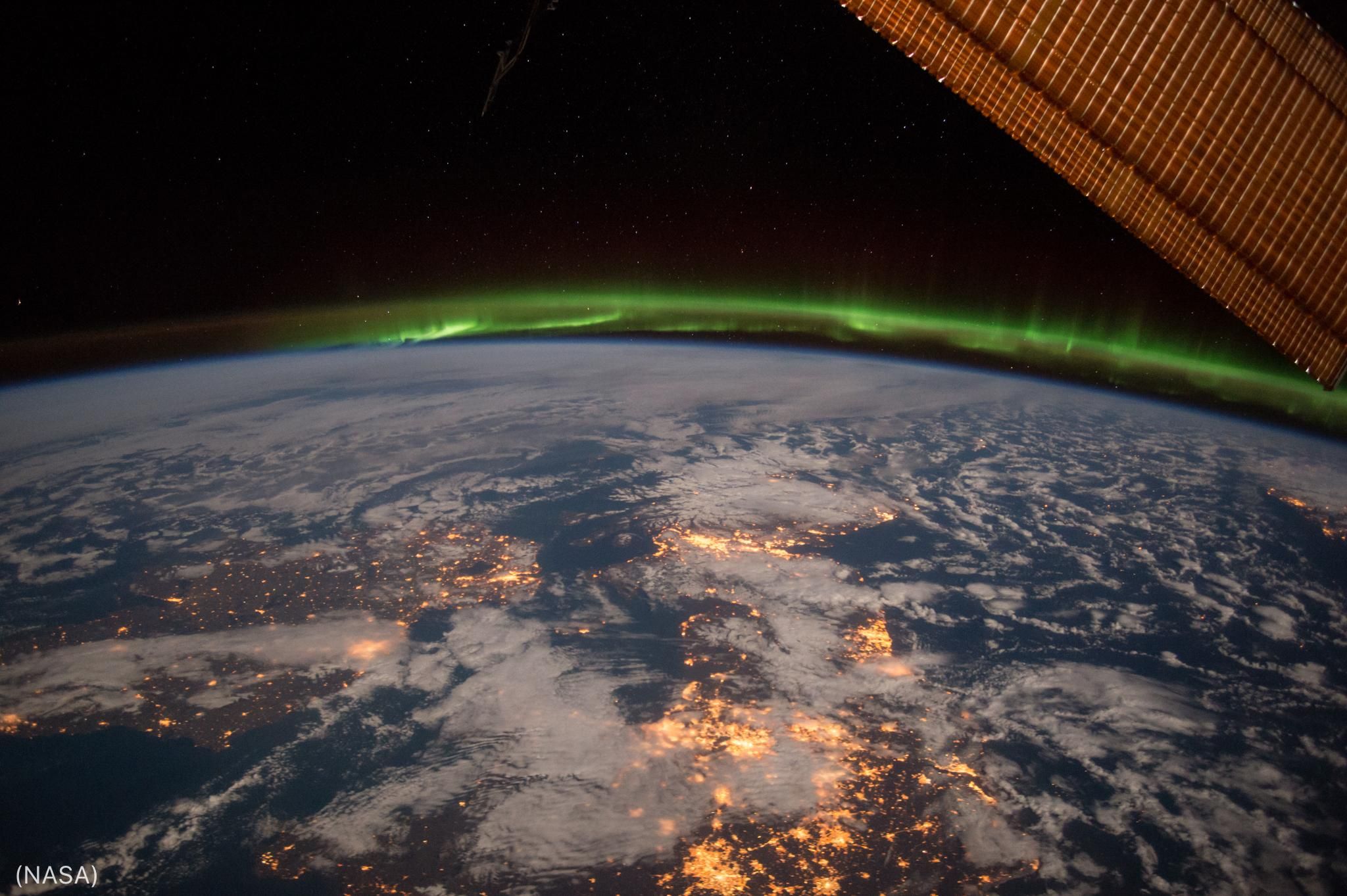 Астронавт NASA снял потрясающий видео Земли с борта Crew Dragon