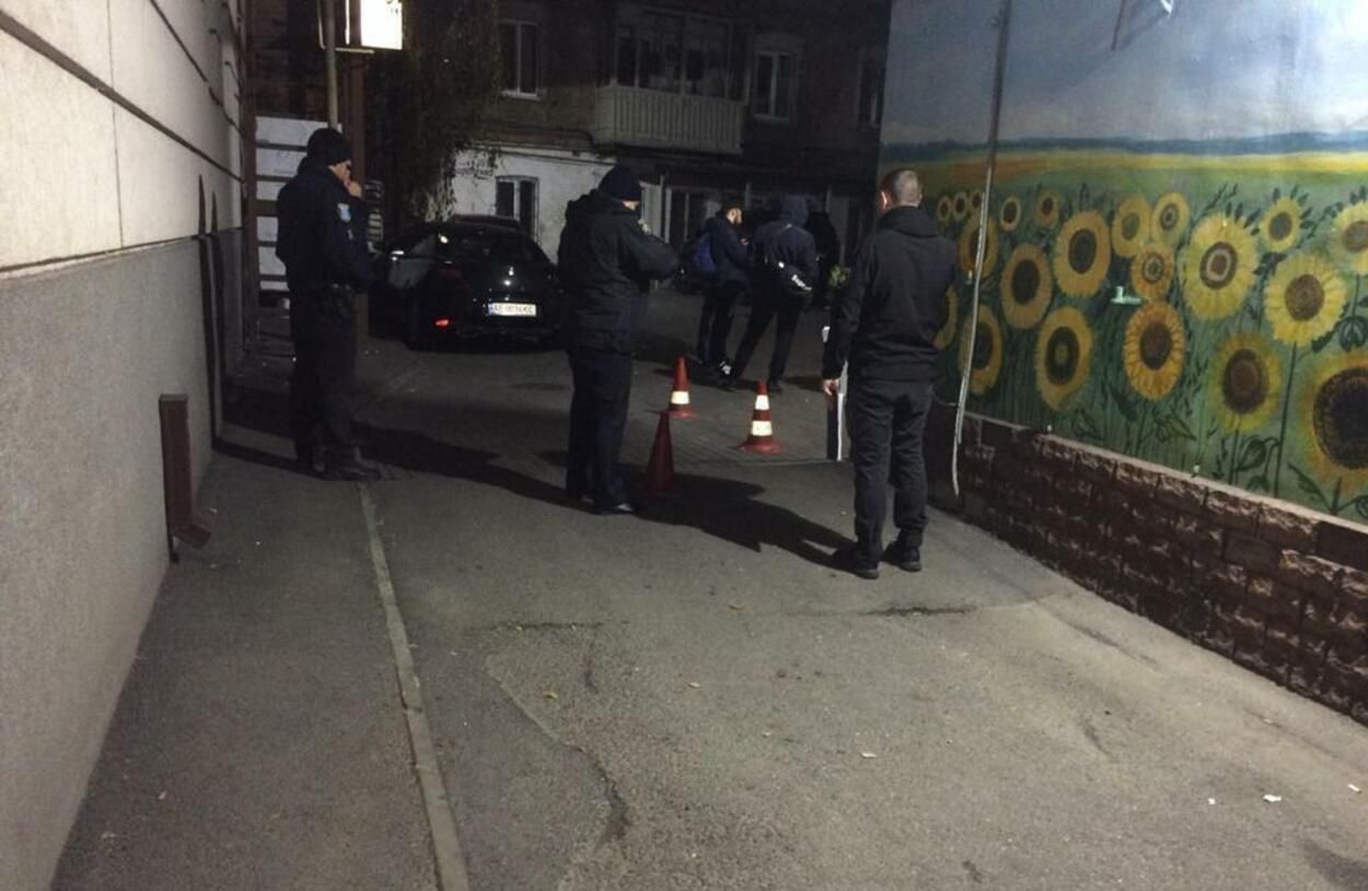 В Днепре произошла стрельба в кафе: 4 пострадавших - фото В Днепре произошла стрельба в кафе: 4 пострадавших - фото