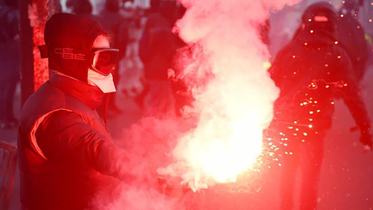 Протесты в Париже 28.11.2020 из-за закона о полиции: фото, видео