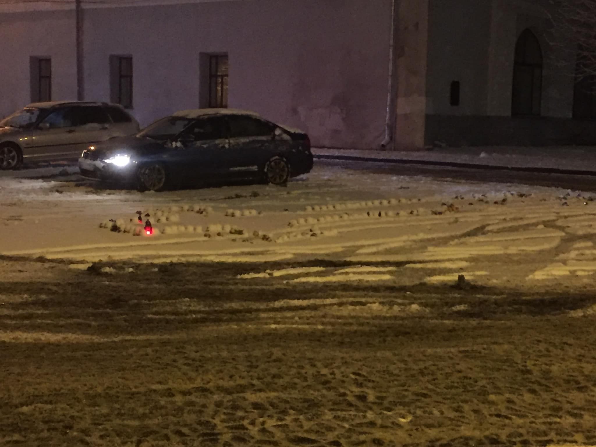 У Луцьку потрощили лампадки, якими вшановували події Голодомору У Луцьку потрощили лампадки, якими вшановували події Голодомору