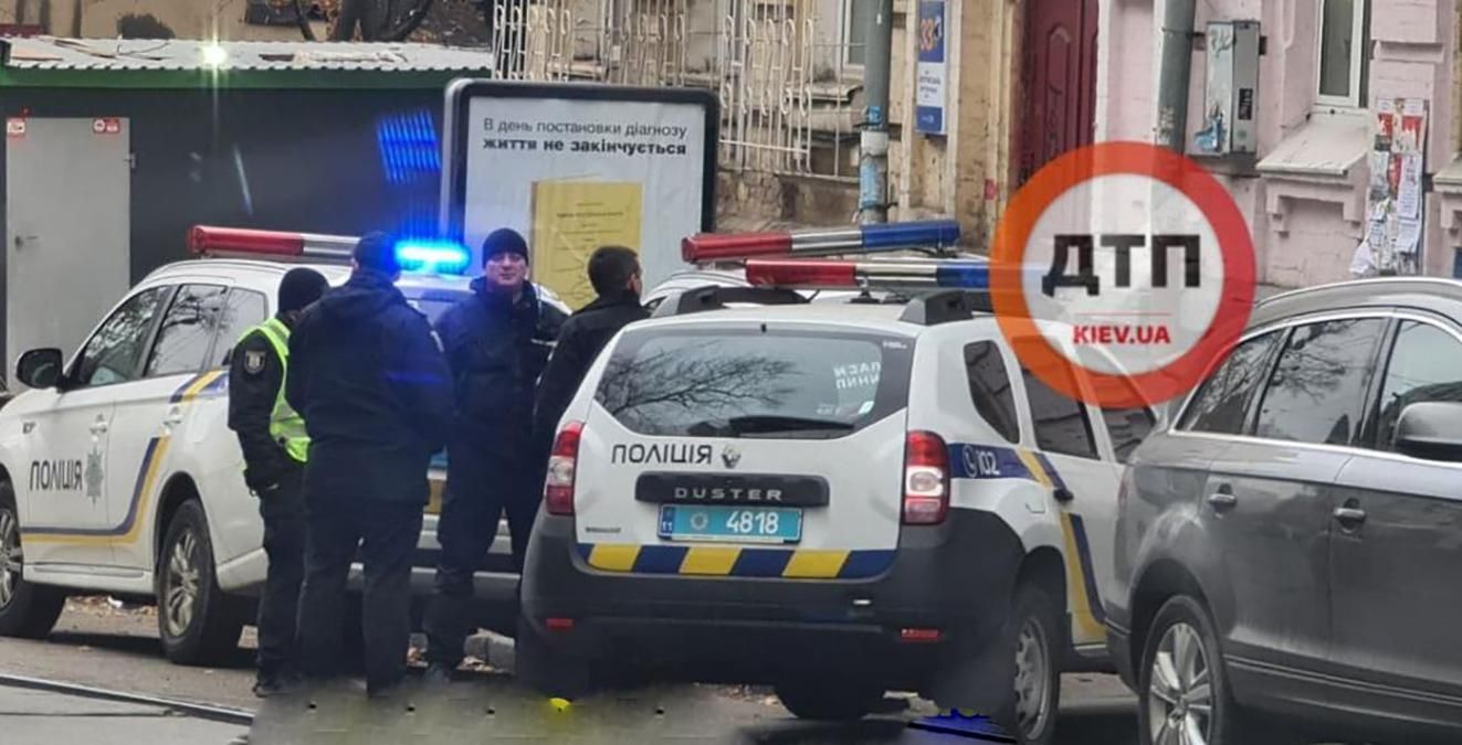 5 чоловіків вдерлися в квартиру і захопили жінку в заручники у Києві: відео 5 чоловіків вдерлися в квартиру і захопили жінку в заручники у Києві: відео