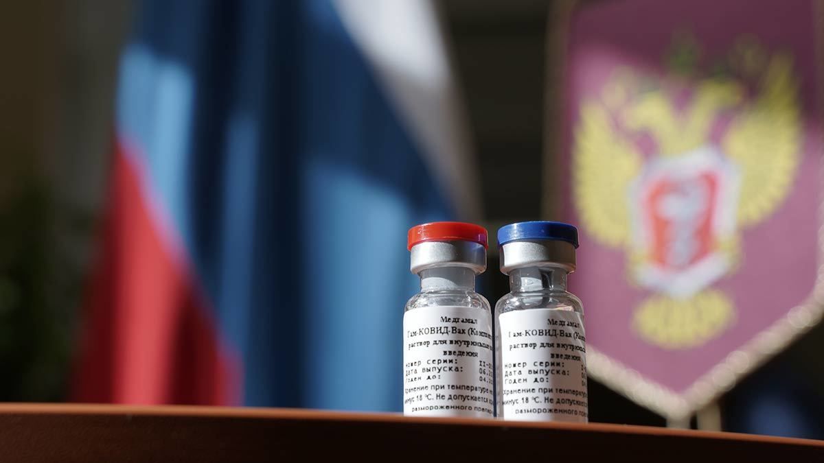 Що в Україні думають про російську вакцину від COVID-19 і чи купуватиме її Київ – заява Арахамії Що в Україні думають про російську вакцину від COVID-19 і чи купуватиме її Київ – заява Арахамії