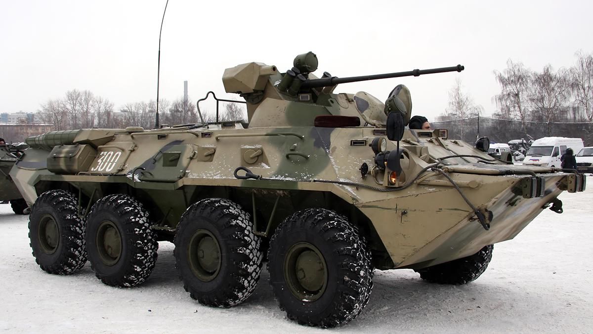 На вечірці у Санкт-Петербурзі БТР переїхав бізнесмена На вечірці у Санкт-Петербурзі БТР переїхав бізнесмена