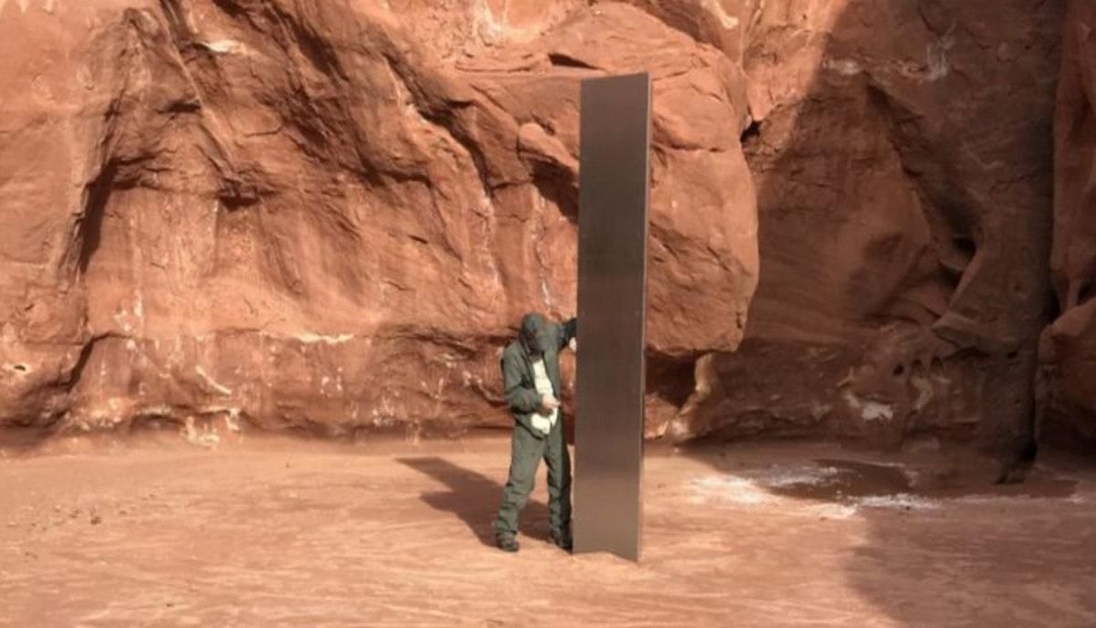 Загадочный металлический монолит, найденный в пустыне в США – исчез