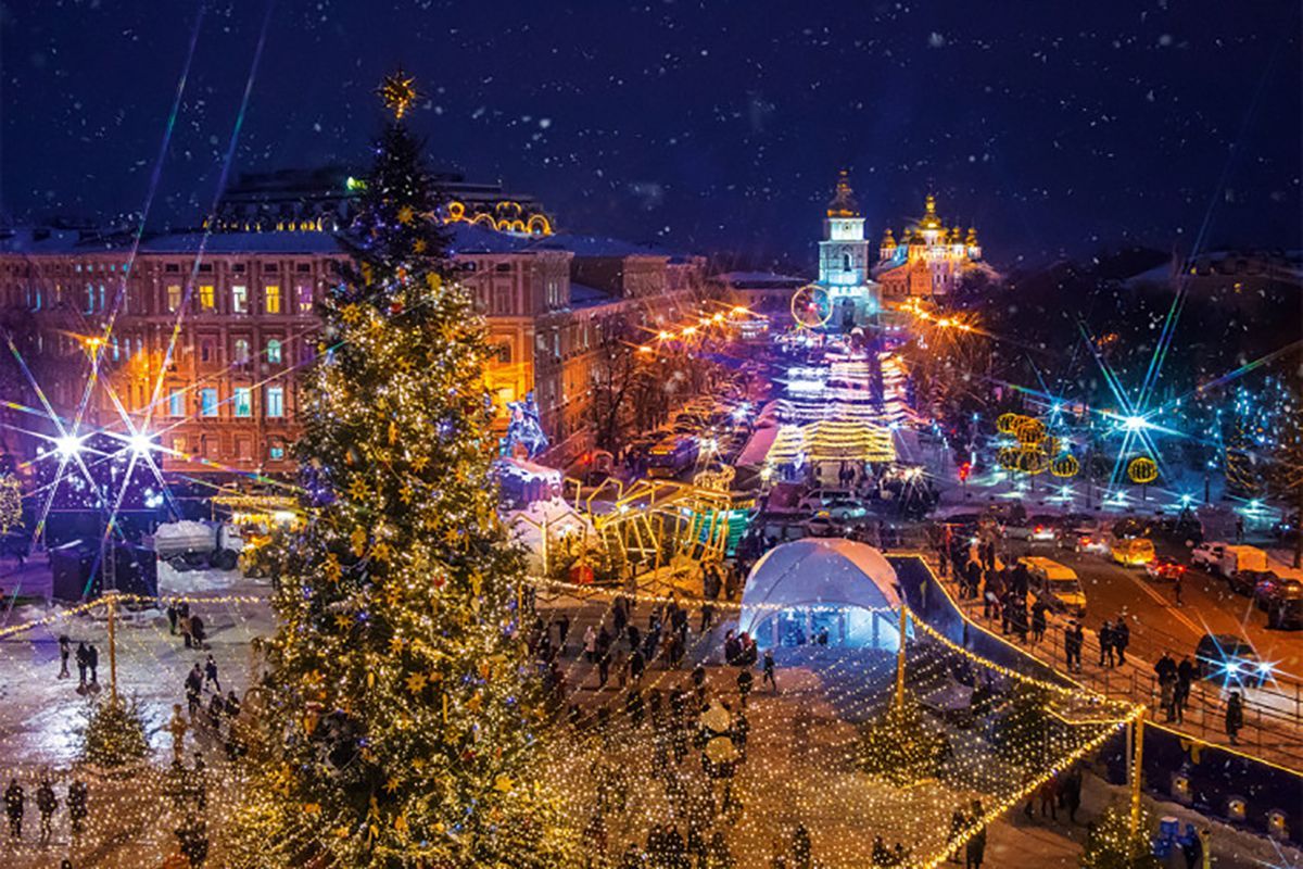 Новогодние елки в городах Украины отменяют: опрос