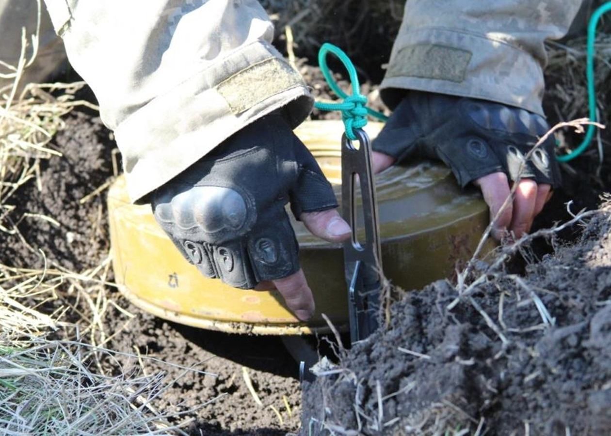 Бойовики хотіли замінувати позиції ООС на Донбасі: деталі Бойовики хотіли замінувати позиції ООС на Донбасі: деталі