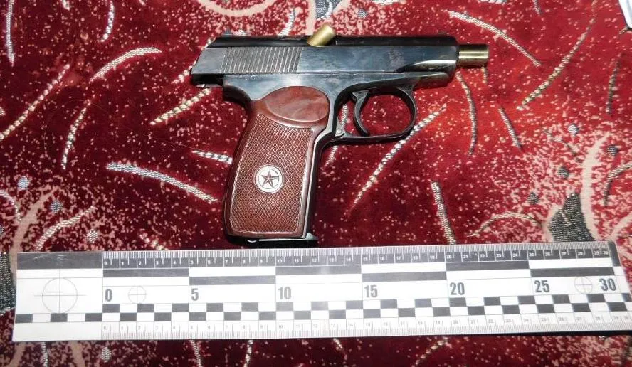 Бив водія і стріляв: у Львові чоловік хотів втекти з місця ДТП – фото Бив водія і стріляв: у Львові чоловік хотів втекти з місця ДТП – фото