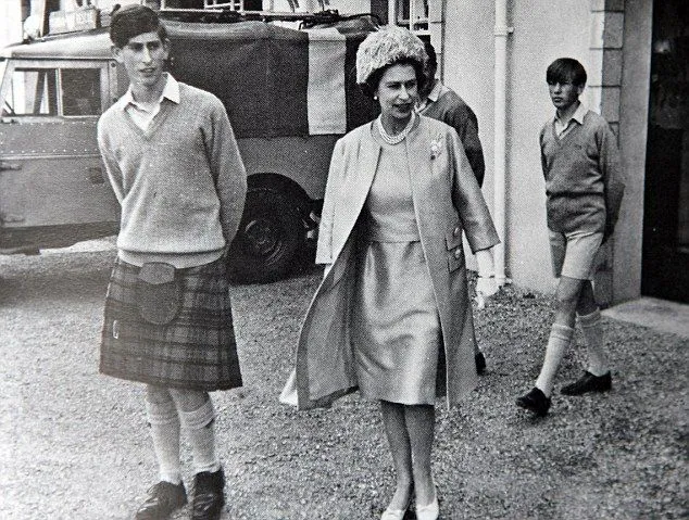 Королева Єлизавета ІІ з принцом Чарльзом