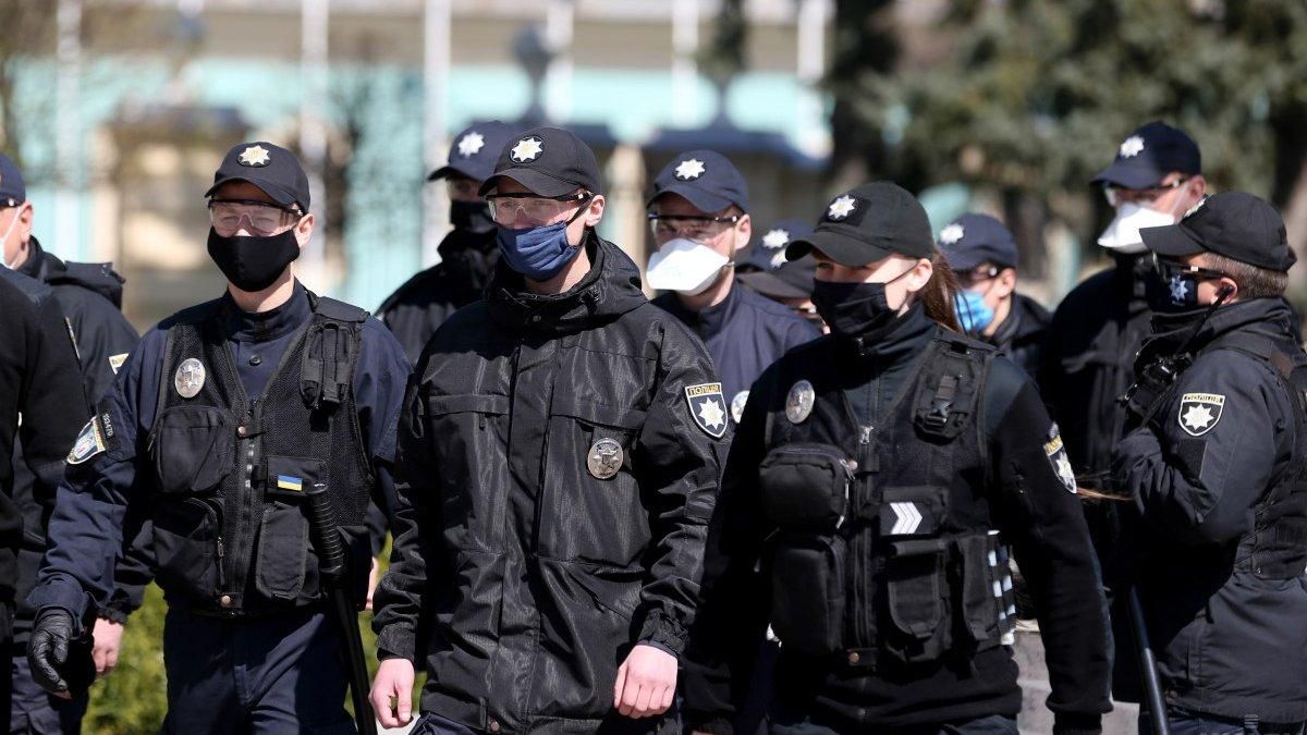 Поліція оштрафувала понад 8,6 тисячі осіб за відсутність масок Поліція оштрафувала понад 8,6 тисячі осіб за відсутність масок