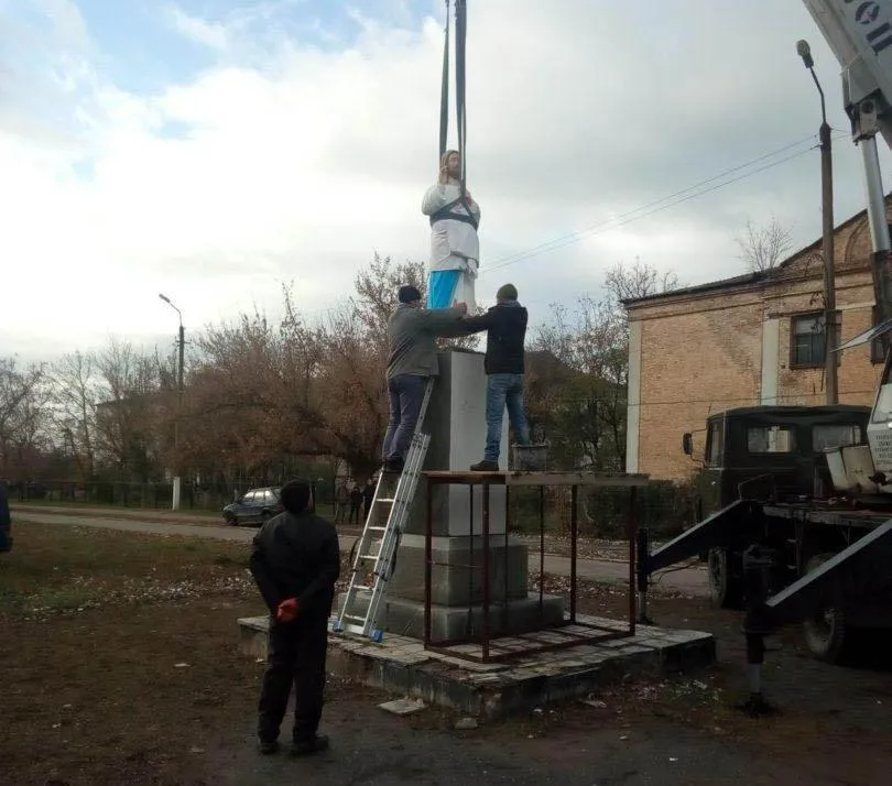 бердянський район статуя ісуса христа бердянський район статуя ісуса христа