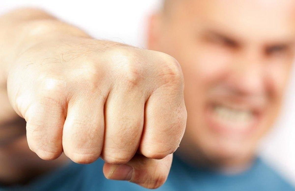 У Новомосковську двоє чоловіків побили до смерті 18-річного хлопця У Новомосковську двоє чоловіків побили до смерті 18-річного хлопця