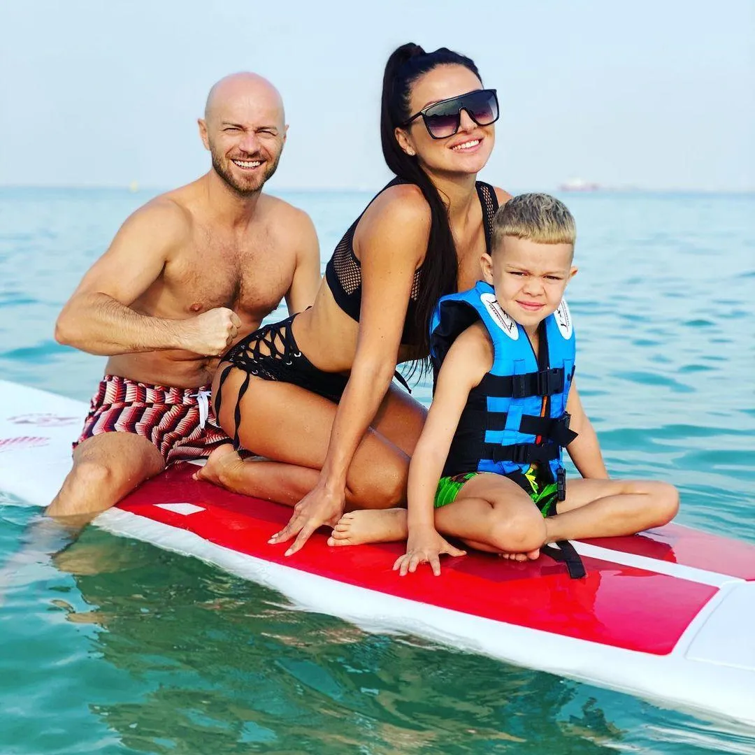 Влад Яма з дружиною і сином в Дубаї Влад Яма з дружиною і сином в Дубаї