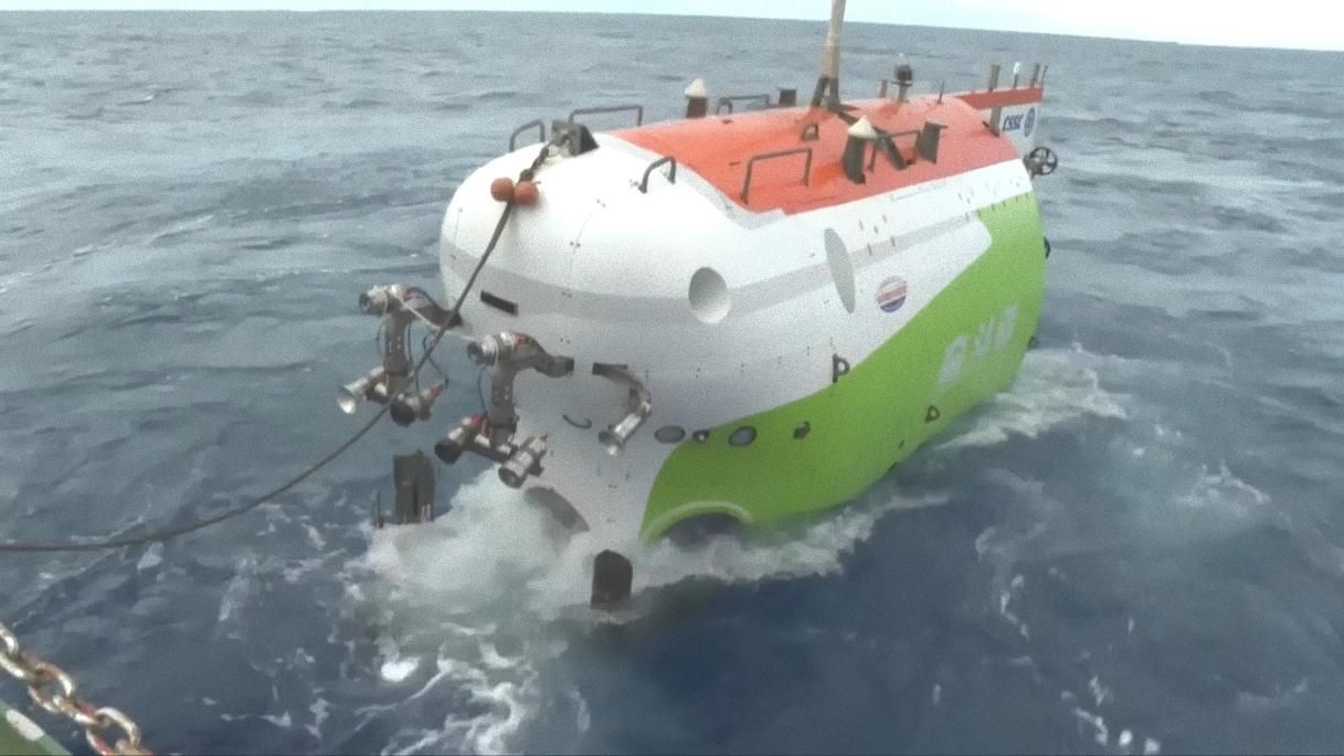 Китайський батискаф спустився у Маріанську западину Китайський батискаф спустився у Маріанську западину