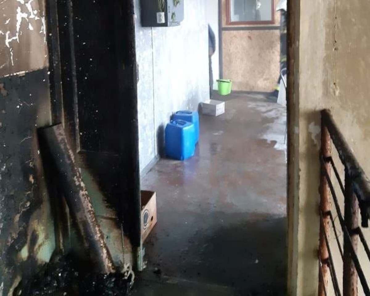 На Львівщині 30.11.2020 згорів продуктовий магазин: фото згарища На Львівщині 30.11.2020 згорів продуктовий магазин: фото згарища