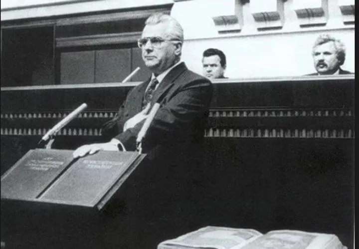 Леонід Кравчук склав присягу президента України фото 1991 рік