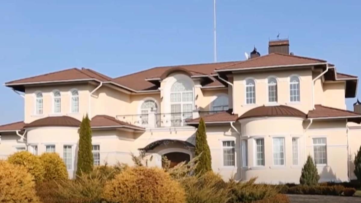 Журналісти показали палаци Порошенка, Тимошенко у Козині: відео Журналісти показали палаци Порошенка, Тимошенко у Козині: відео