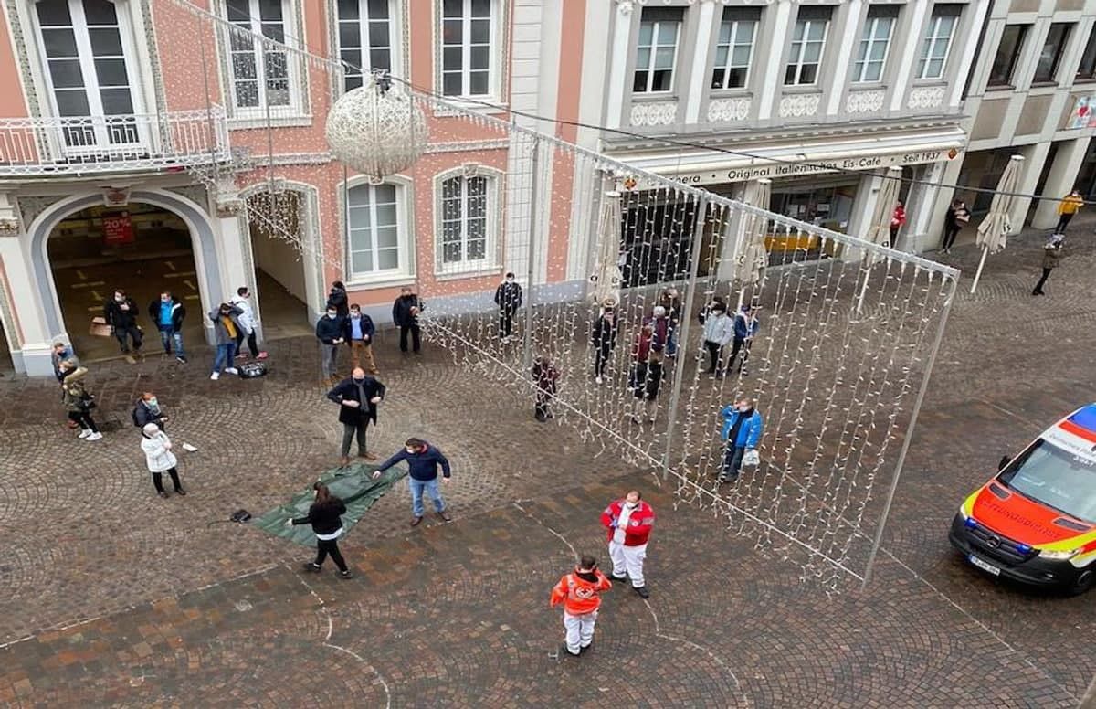 Внедорожник протаранил толпу в Трире, Германия: есть жертвы, много пострадавших – видео Внедорожник протаранил толпу в Трире, Германия: есть жертвы, много пострадавших – видео