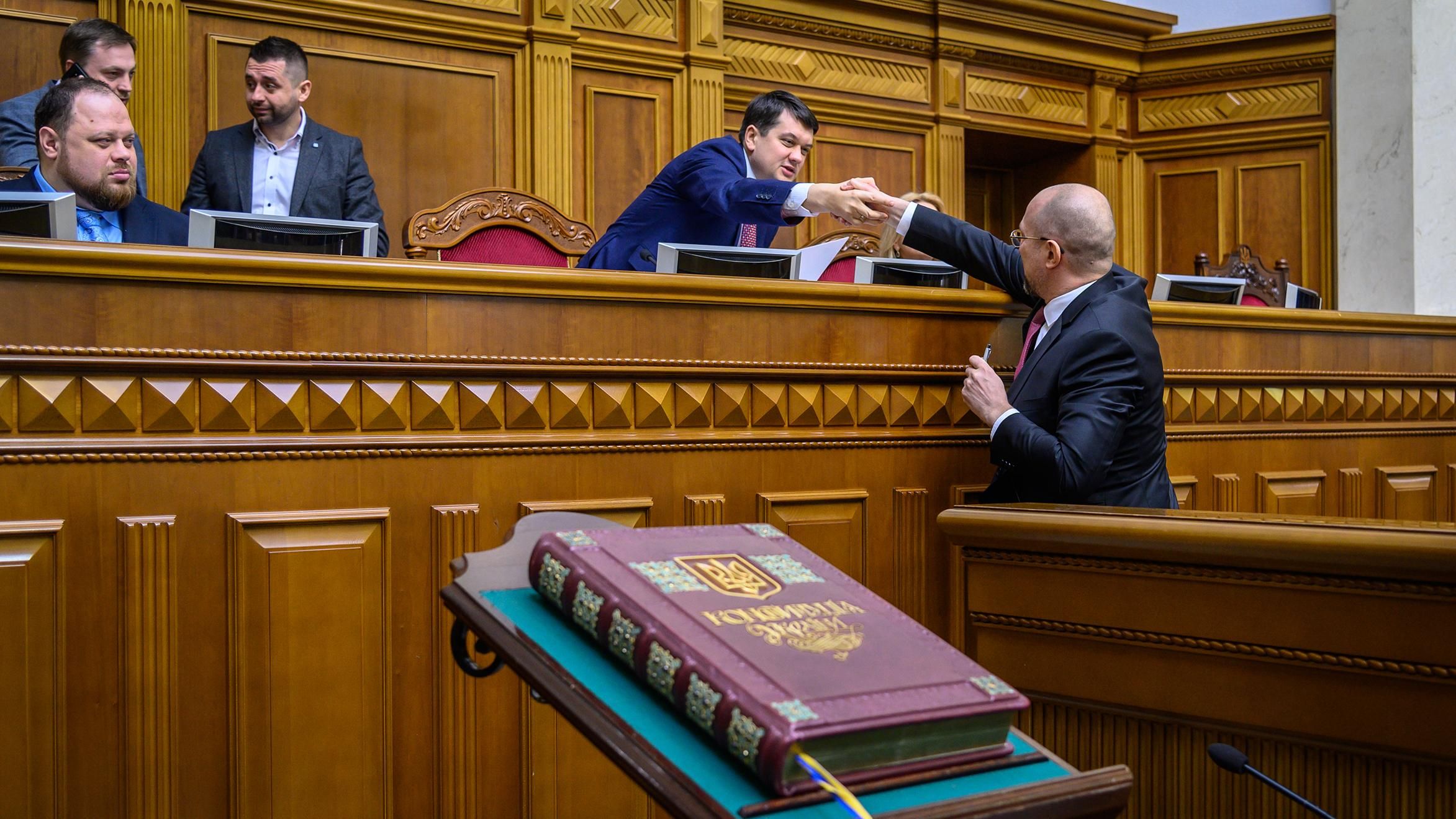 Спікер ВР Разумков назвав 3 варіанти розв'язання проблеми через рішення КСУ щодо декларування Спікер ВР Разумков назвав 3 варіанти розв'язання проблеми через рішення КСУ щодо декларування