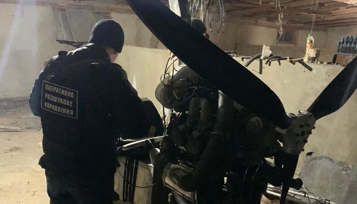 Прикордонники відібрали дельтаплан у тютюнових контрабандистів Прикордонники відібрали дельтаплан у тютюнових контрабандистів