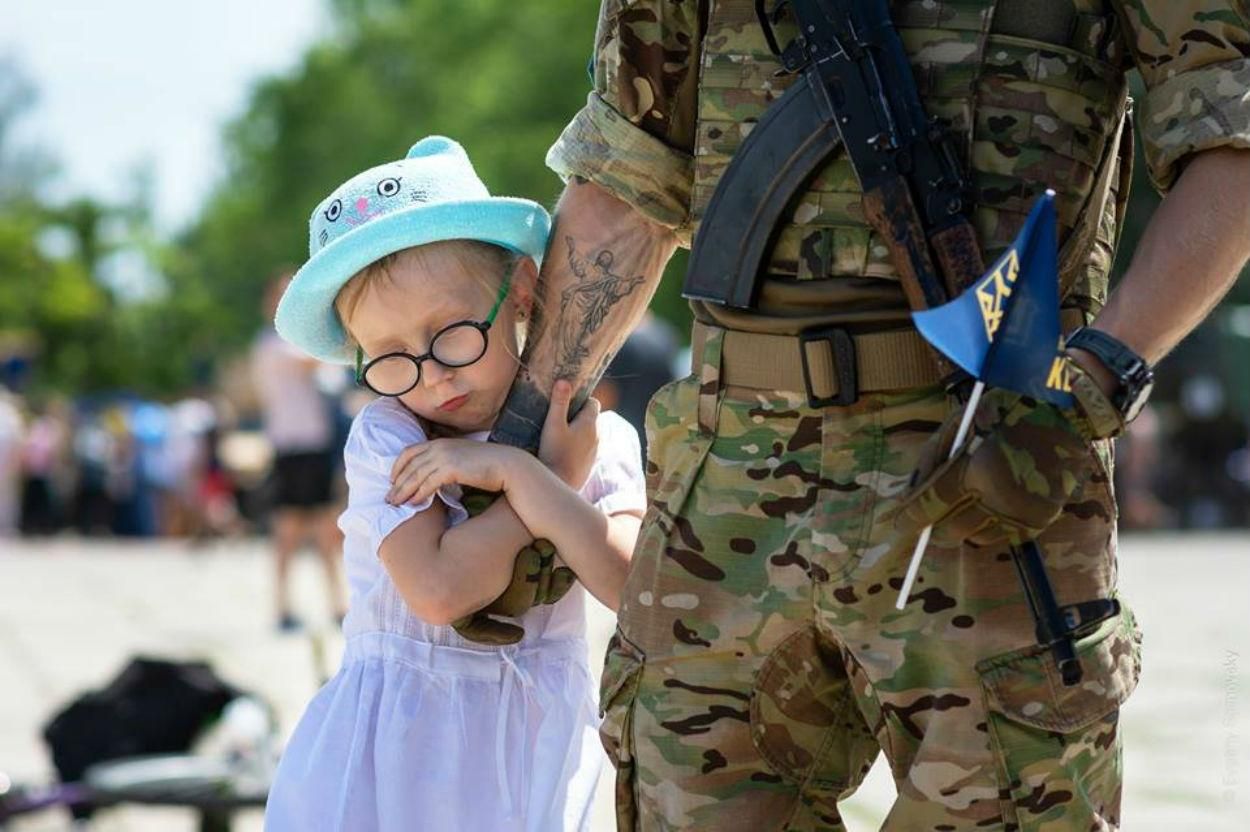 Діти загиблих бійців на Донбасі харчуватимуться безкоштовно Діти загиблих бійців на Донбасі харчуватимуться безкоштовно