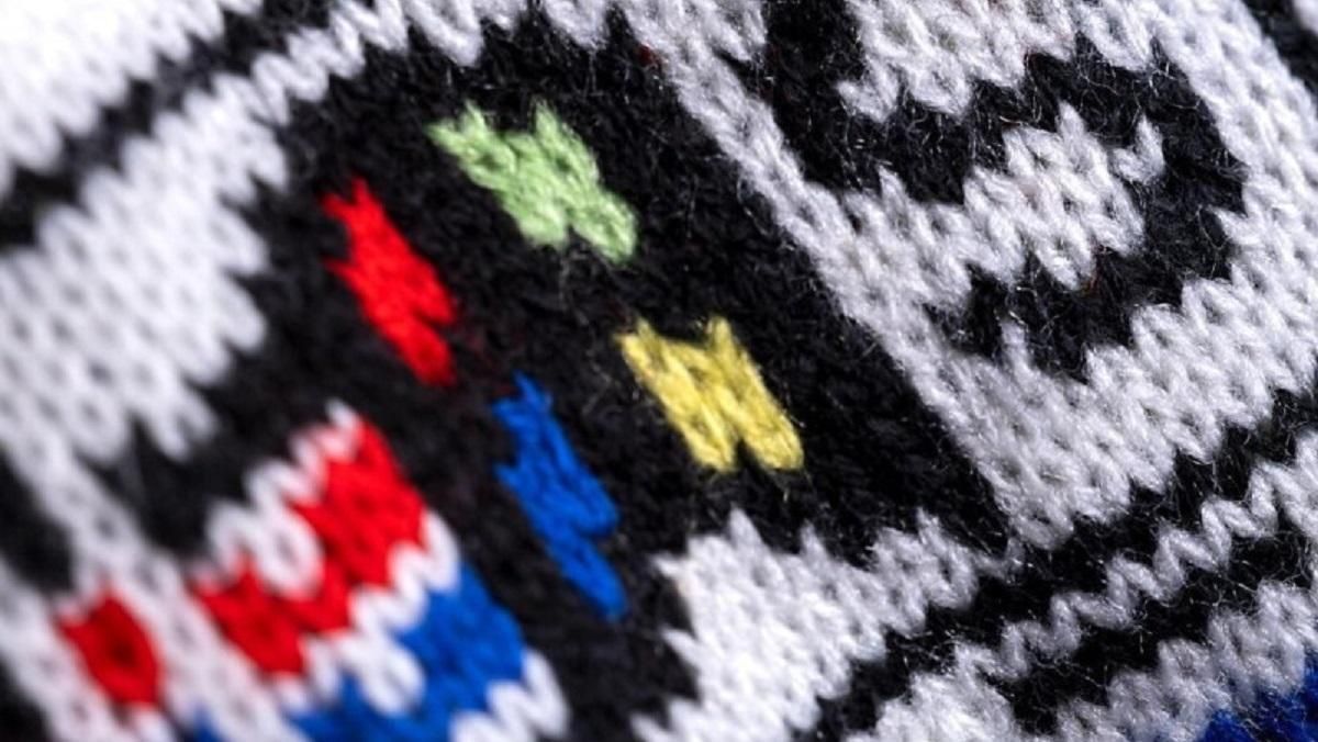 "Уродливый" свитер от Microsoft в стиле классического MS Paint "Уродливый" свитер от Microsoft в стиле классического MS Paint