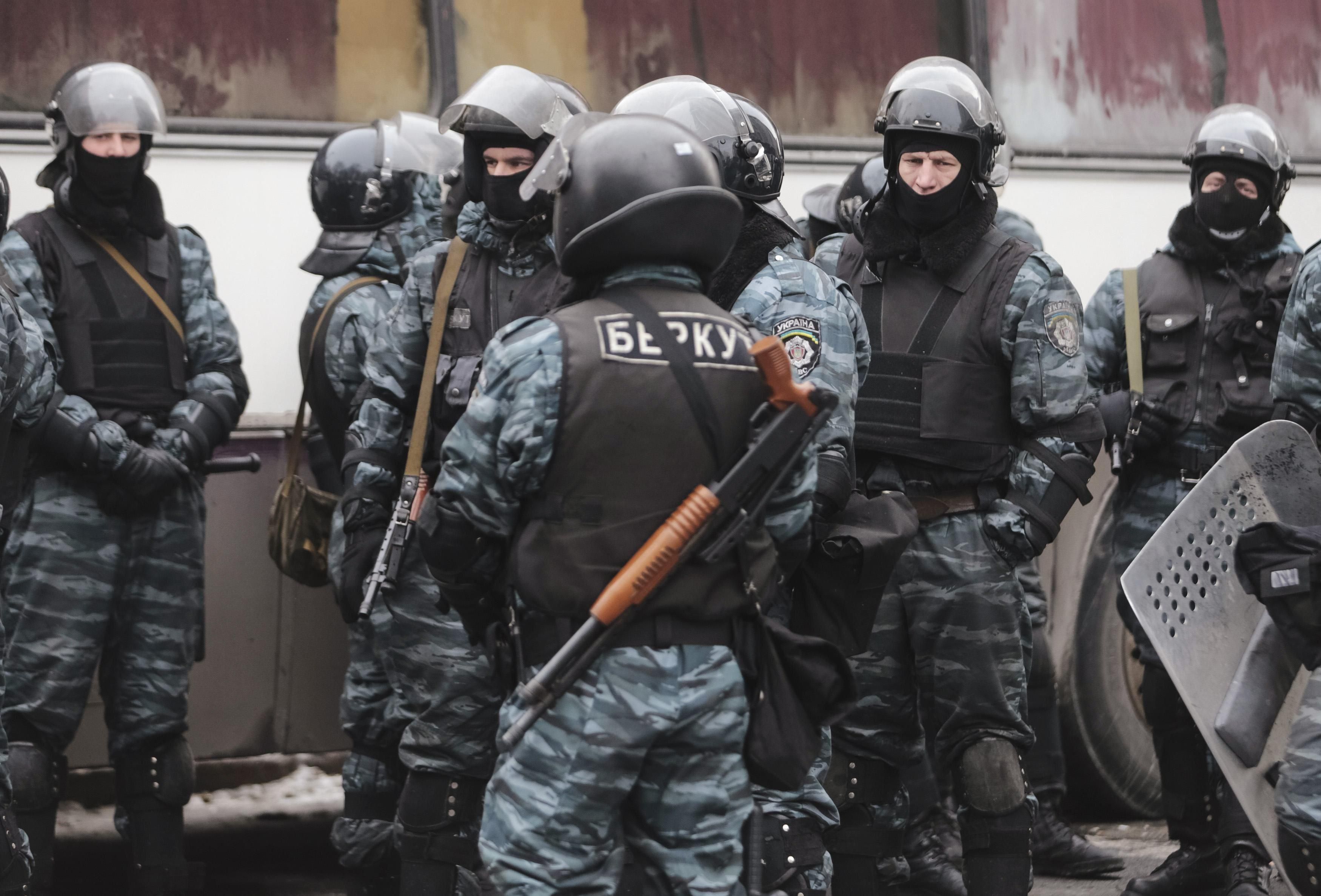 Эксберкутовцы теперь разгоняют протесты в Беларуси - расследование
