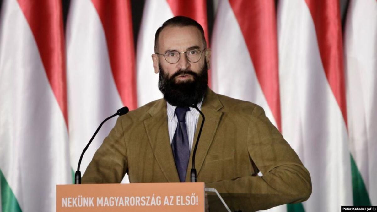 Йожеф Саєр, якого застукали на секс-вечірці, вийшов з партії Орбана