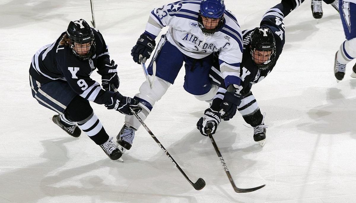 В Киеве состоялась премьера документального фильма об украинских хоккеистах в НХЛ "Юки" В Киеве состоялась премьера документального фильма об украинских хоккеистах в НХЛ "Юки"