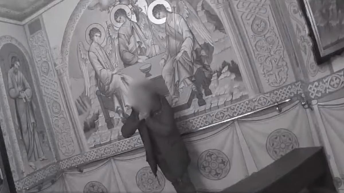 В Киеве в церкви патрульные спасли мужчину от самоубийства