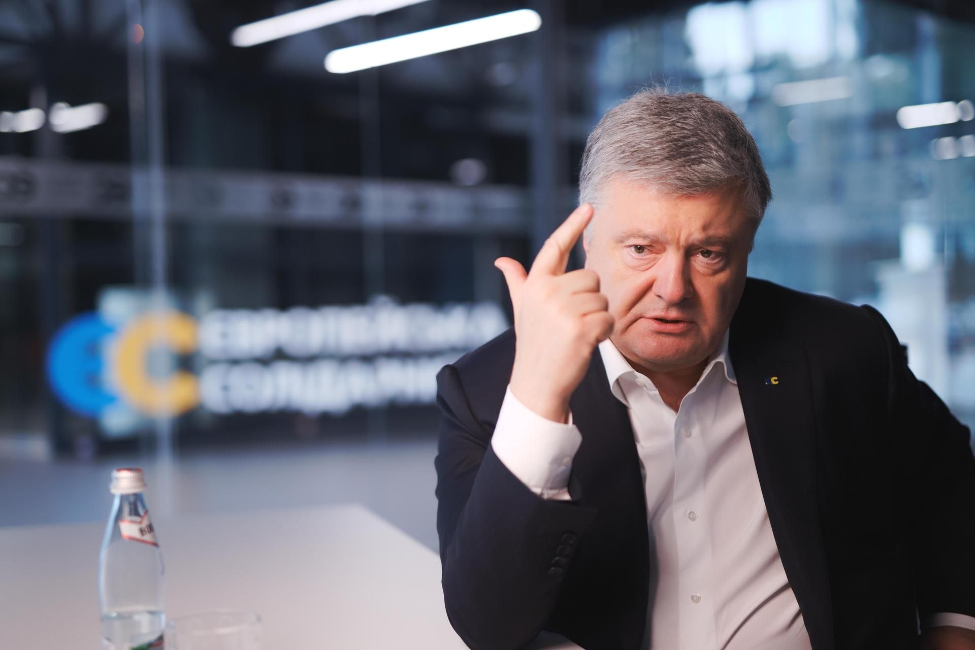 У Рівному колишній боєць АТО посварився з Порошенком: відео У Рівному колишній боєць АТО посварився з Порошенком: відео