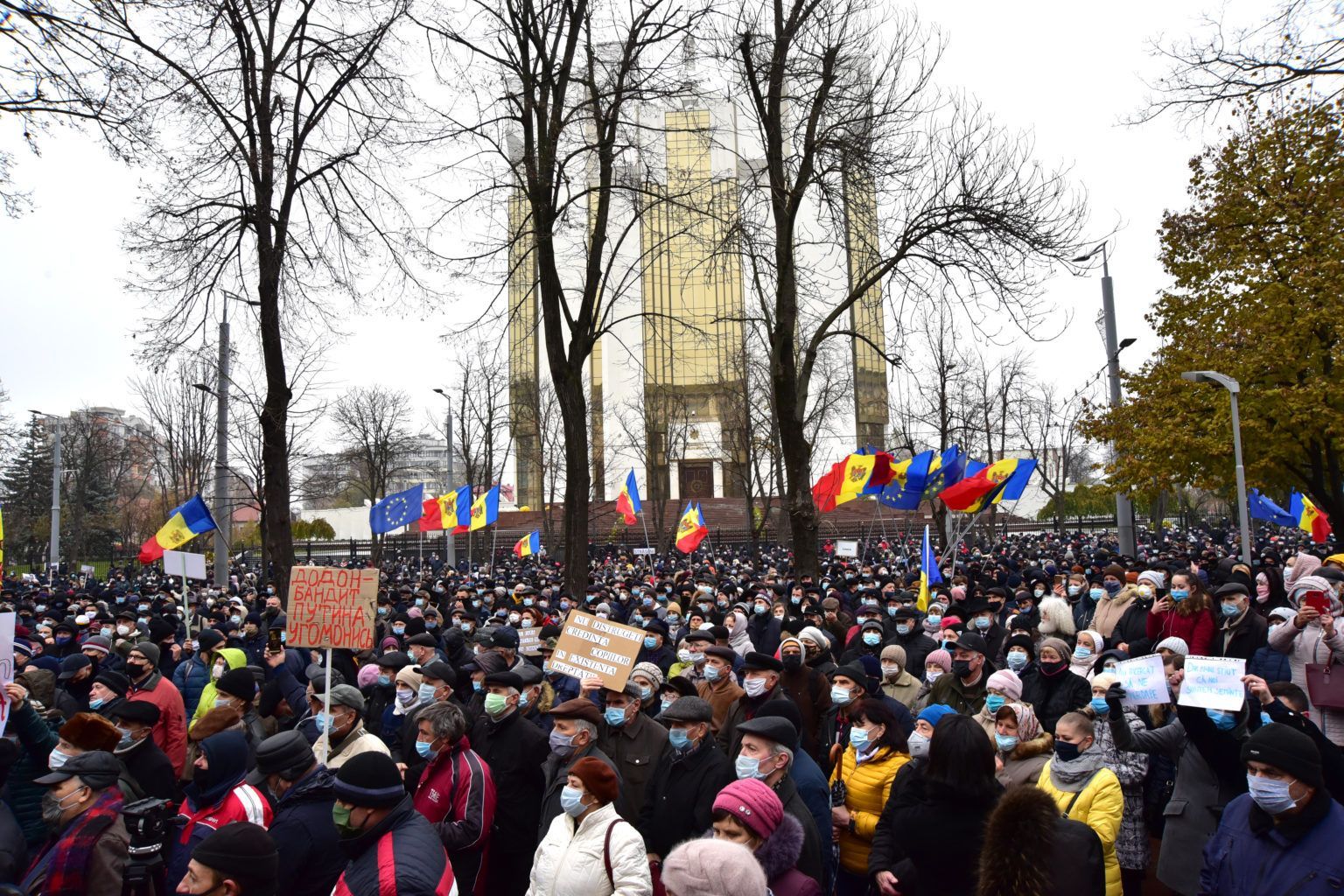 В Кишиневе протестовали против ограничений полномочий президента: фото