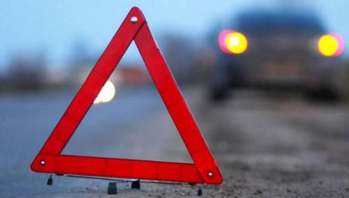 На Черкащині Lanos на великій швидкості залетів під фуру: є загиблі На Черкащині Lanos на великій швидкості залетів під фуру: є загиблі