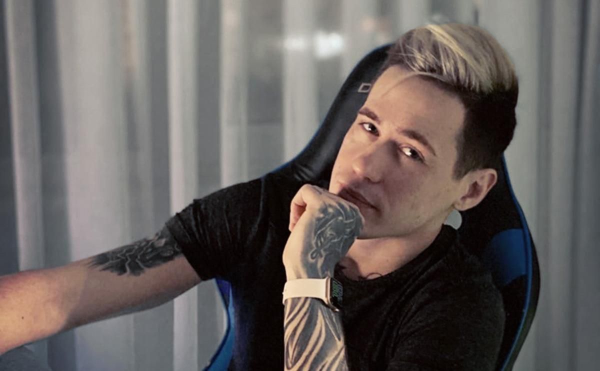 В России задержали блогера, который вел трансляцию с мертвой девушкой В России задержали блогера, который вел трансляцию с мертвой девушкой