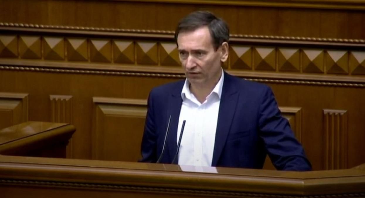 Слуга Вениславский оговорился и приписал себя к фракции Голос Слуга Вениславский оговорился и приписал себя к фракции Голос