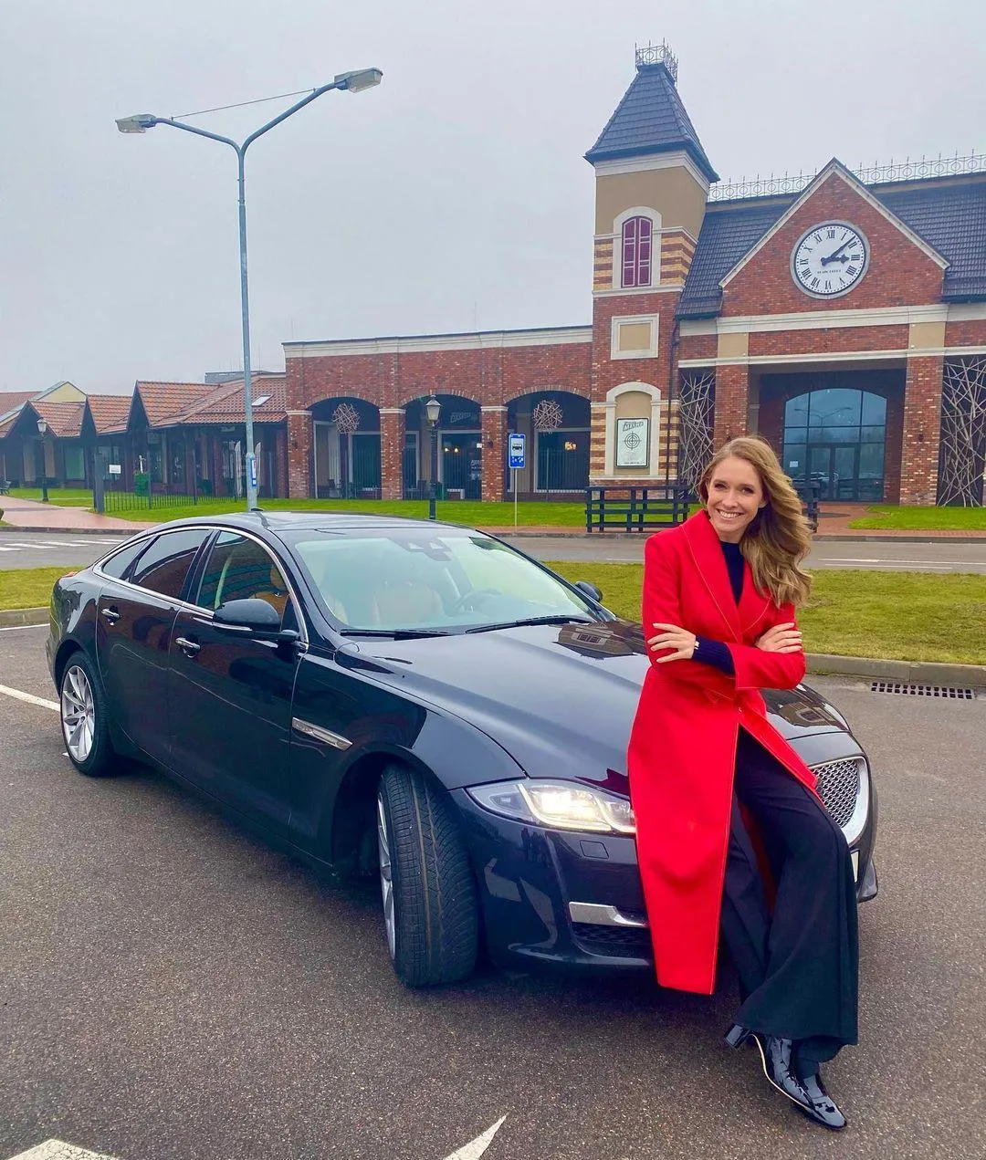 Катя Осадча в розкішному пальті Катя Осадча в розкішному пальті