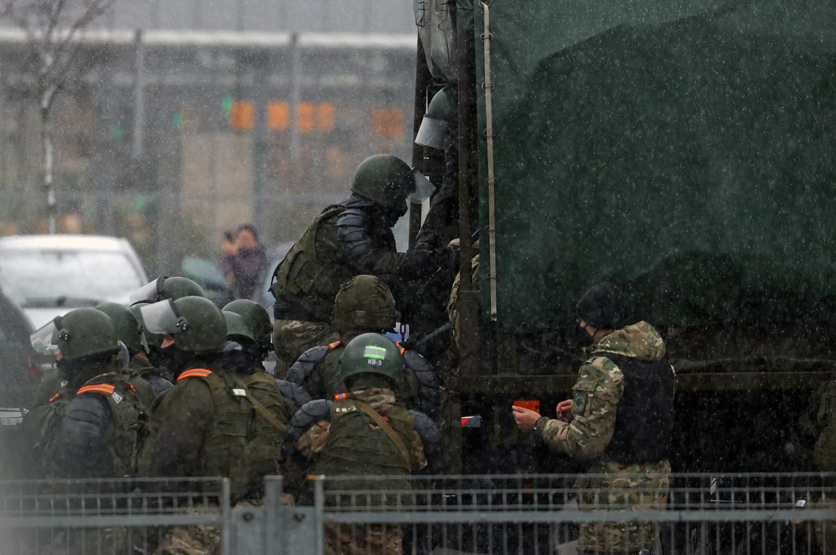 Белоруска рассказала страшную историю изнасилования силовиками Белоруска рассказала страшную историю изнасилования силовиками