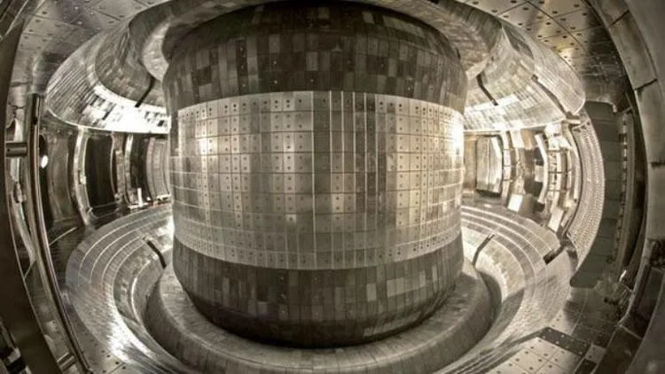 Experimental Advanced Superconducting Tokamak всередині Experimental Advanced Superconducting Tokamak всередині