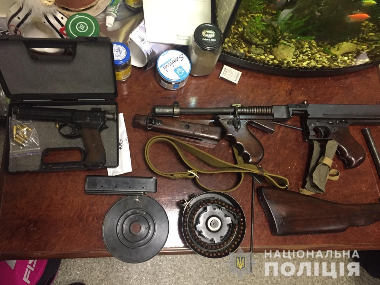 Поліція Дніпра викрила міжнародну банду, яка продавала зброю: фото